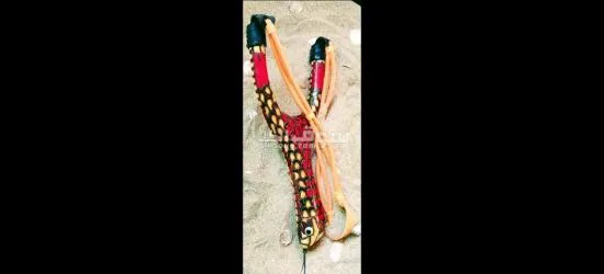 مقلاع منحوت يدويا على شكل افعى