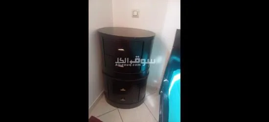 deux table de nuit et un lit deux place