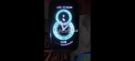 ساعة يدوية ذكية.