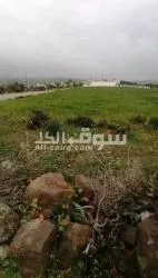 أرض للبيع صالحة للفيلات يوجد فيها الماء و الكهرباء